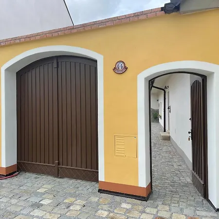 Borovanske Baroko Гостевой дом