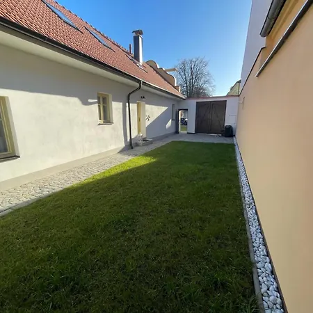 Гостевой дом Borovanske Baroko 4*
